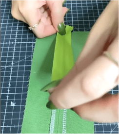 Place the zipper in the middle